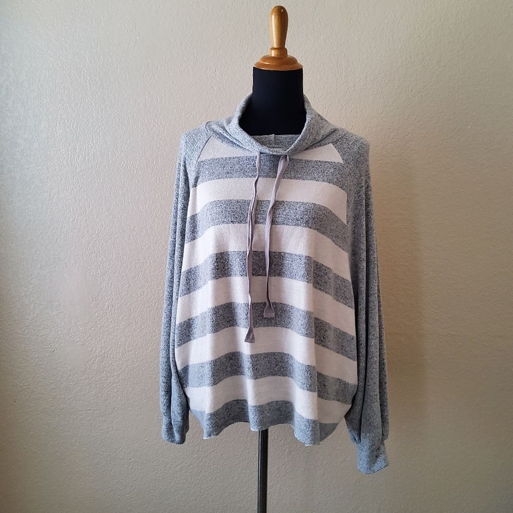 Hello Nite Plush Pullover Cozy Super Soft Crewneck Loungewear Sweater M White Ne